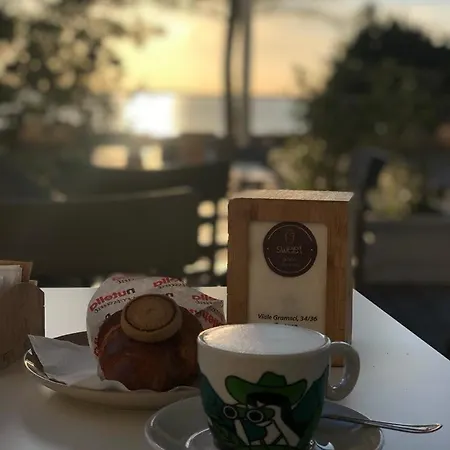 Luxury 144 Couette-café Crotone