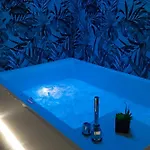 Luxury 144 3*