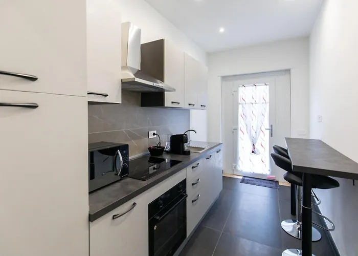 Luxury 144 Bed & Breakfast